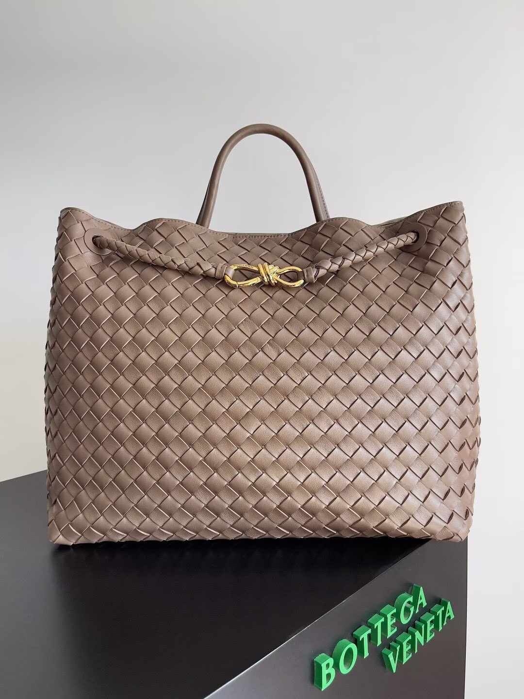 Bottega Veneta Andiamo Pepites Original Leather Large Bag 743575 Brown