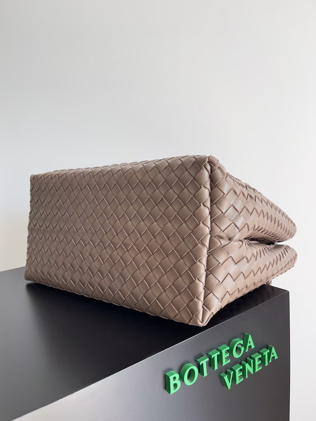 Bottega Veneta Andiamo Pepites Original Leather Large Bag 743575 Brown Bottega Veneta Andiamo Pepites Original Leather Large Bag 743575 Brown