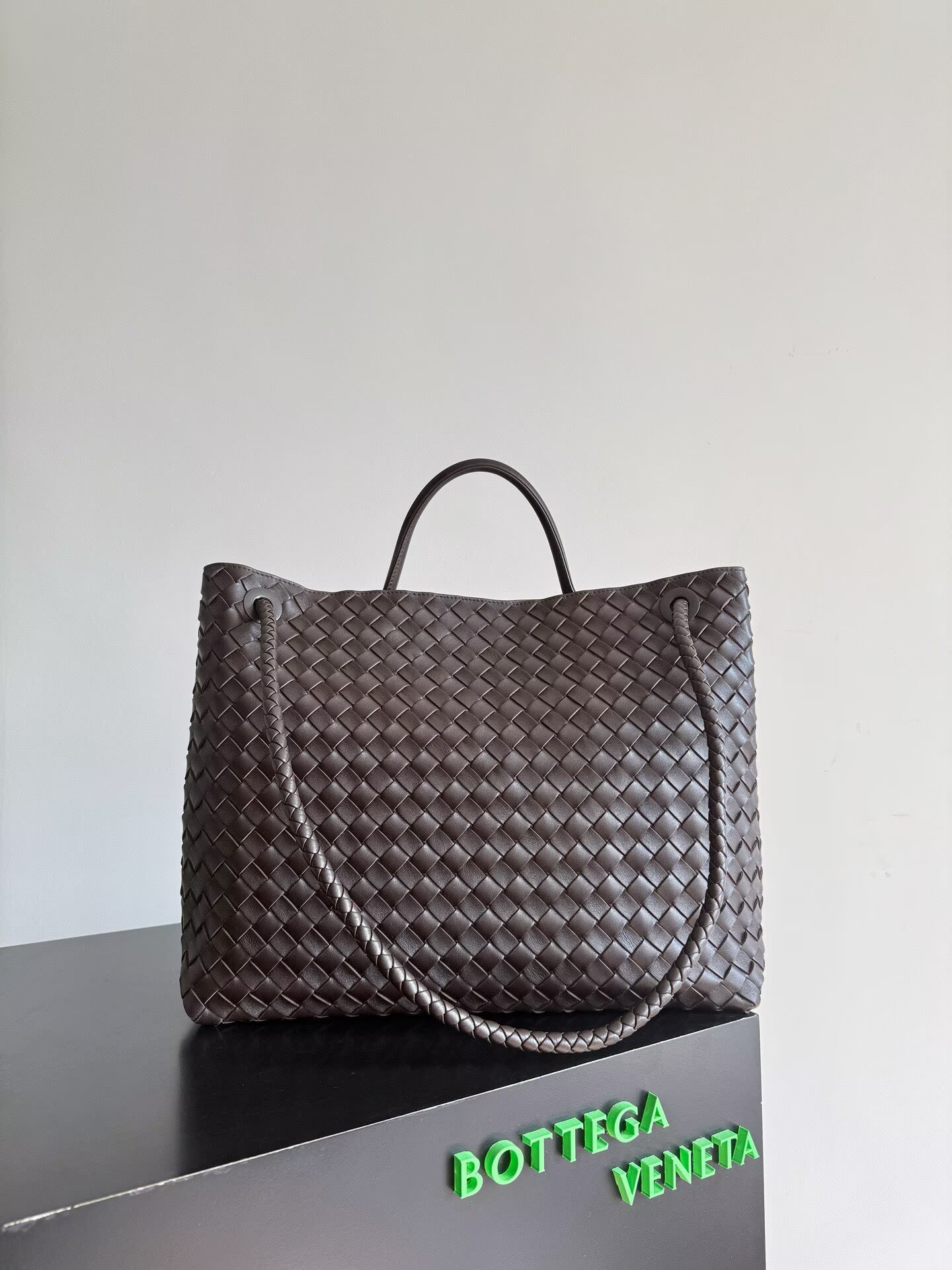 Bottega Veneta Andiamo Pepites Original Leather Large Bag 743575 Fondant Bottega Veneta Andiamo Pepites Original Leather Large Bag 743575 Fondant