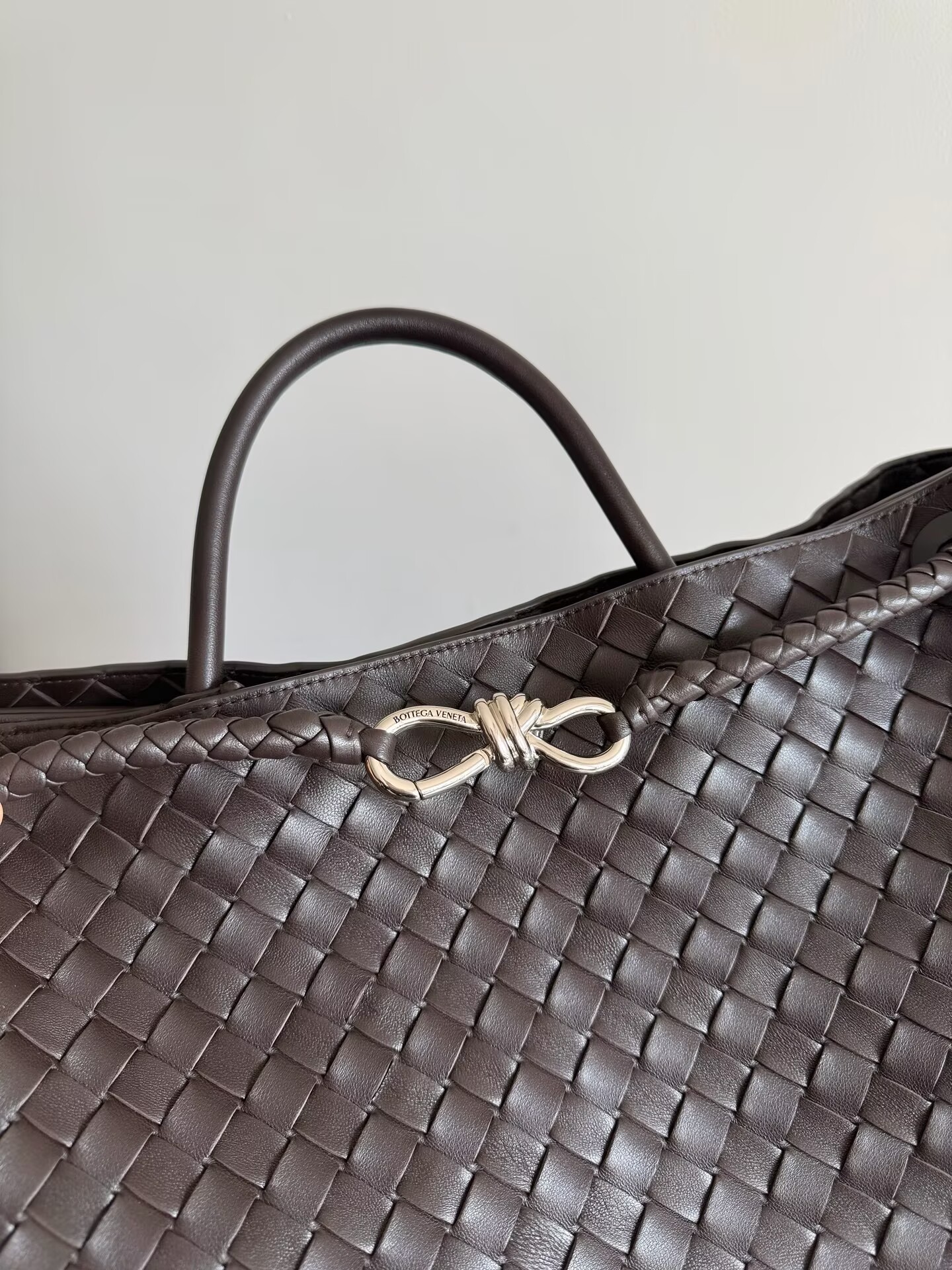 Bottega Veneta Andiamo Pepites Original Leather Large Bag 743575 Fondant Bottega Veneta Andiamo Pepites Original Leather Large Bag 743575 Fondant