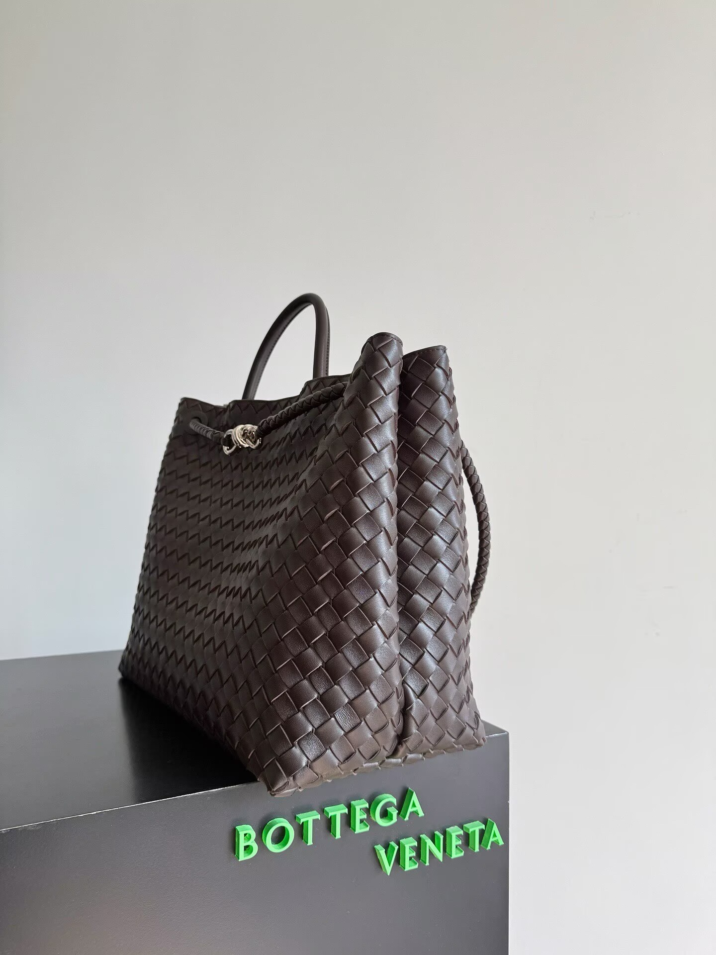 Bottega Veneta Andiamo Pepites Original Leather Large Bag 743575 Fondant Bottega Veneta Andiamo Pepites Original Leather Large Bag 743575 Fondant