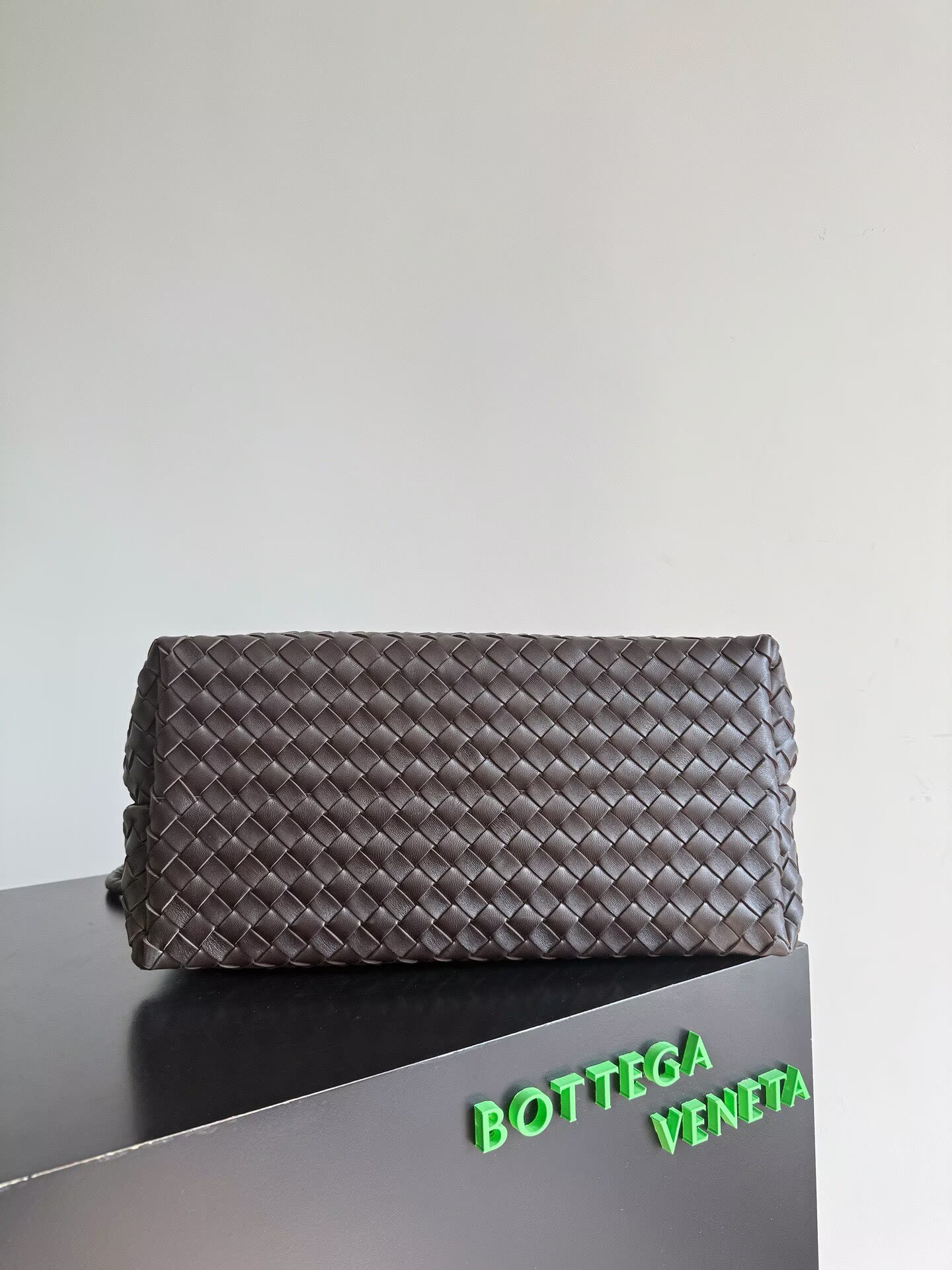 Bottega Veneta Andiamo Pepites Original Leather Large Bag 743575 Fondant Bottega Veneta Andiamo Pepites Original Leather Large Bag 743575 Fondant