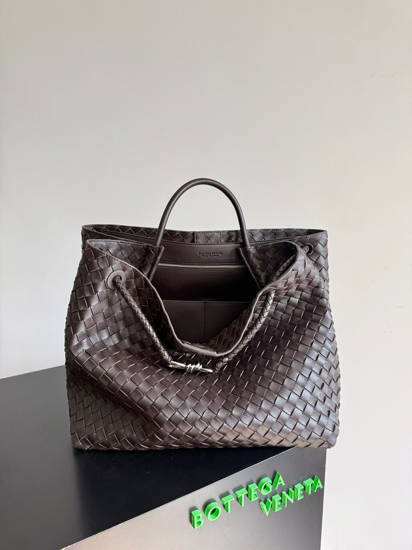 Bottega Veneta Andiamo Pepites Original Leather Large Bag 743575 Fondant Bottega Veneta Andiamo Pepites Original Leather Large Bag 743575 Fondant