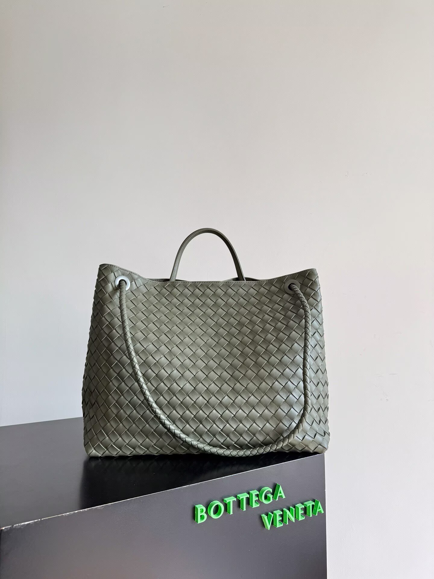 Bottega Veneta Andiamo Pepites Original Leather Large Bag 743575 Green