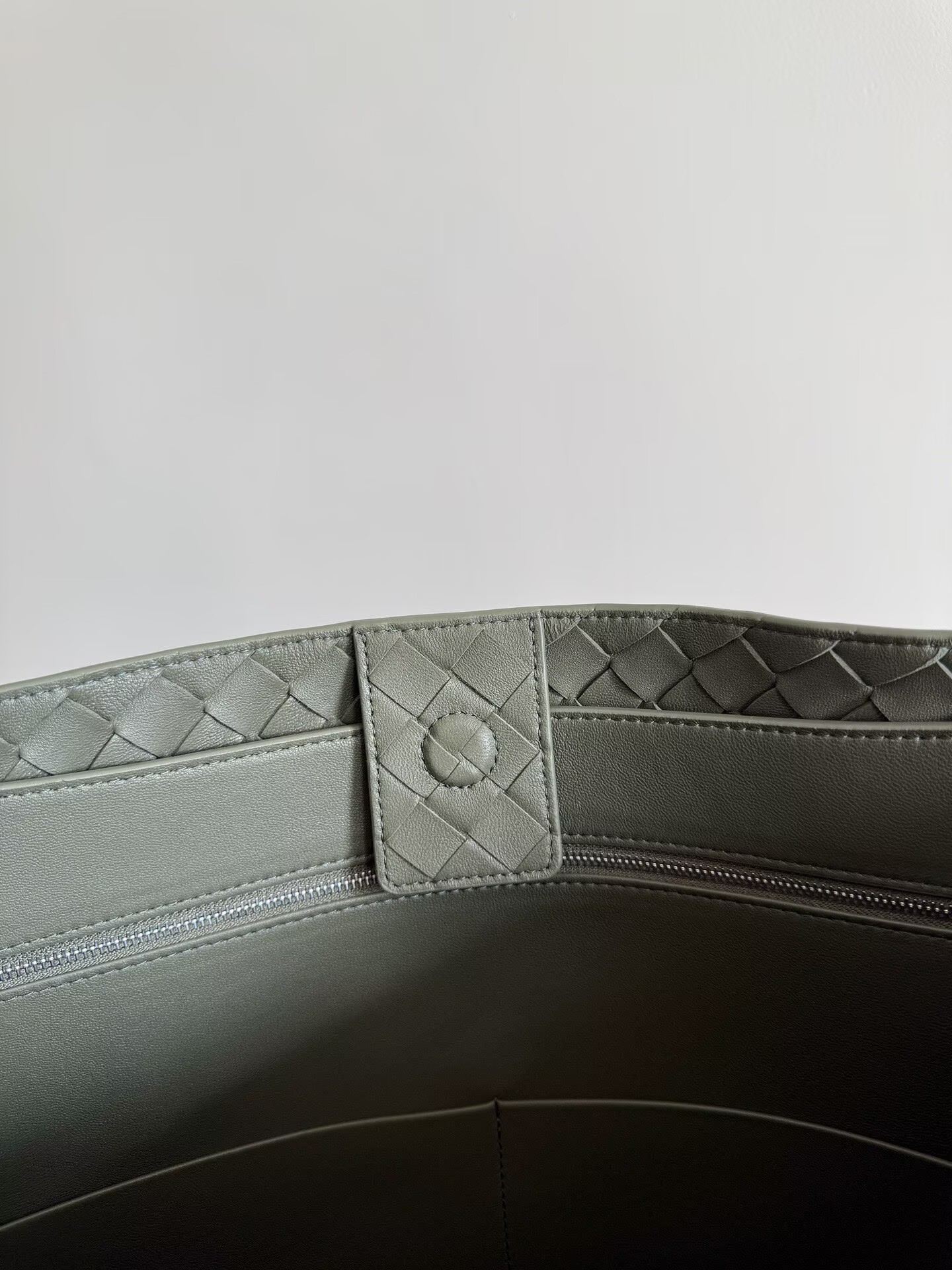 Bottega Veneta Andiamo Pepites Original Leather Large Bag 743575 Green