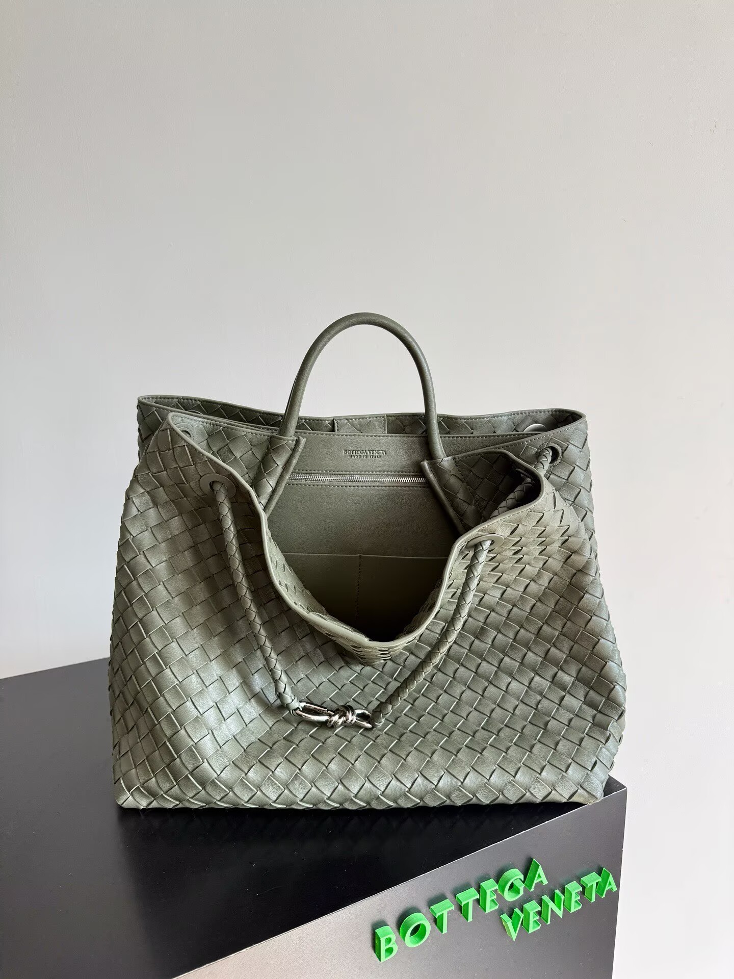 Bottega Veneta Andiamo Pepites Original Leather Large Bag 743575 Green