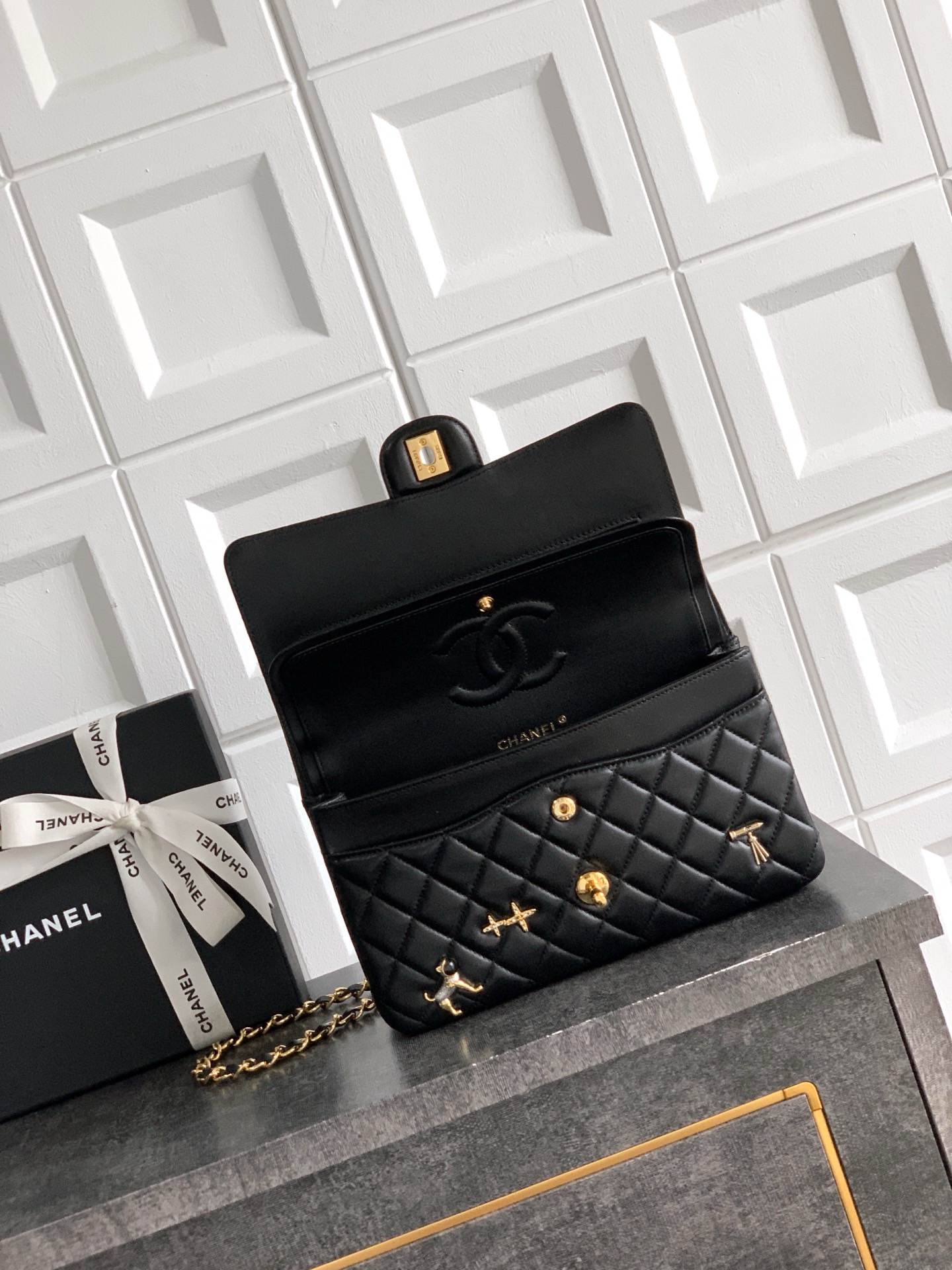 CHANEL Classic 11.12 Handbag A01112 black