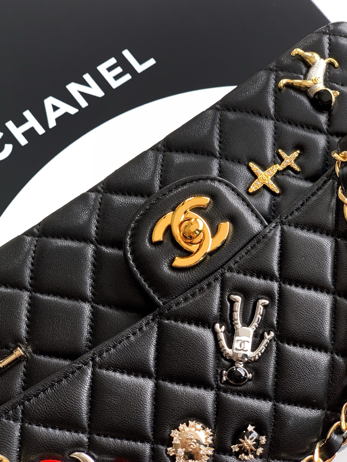 CHANEL Classic 11.12 Handbag A01112 black