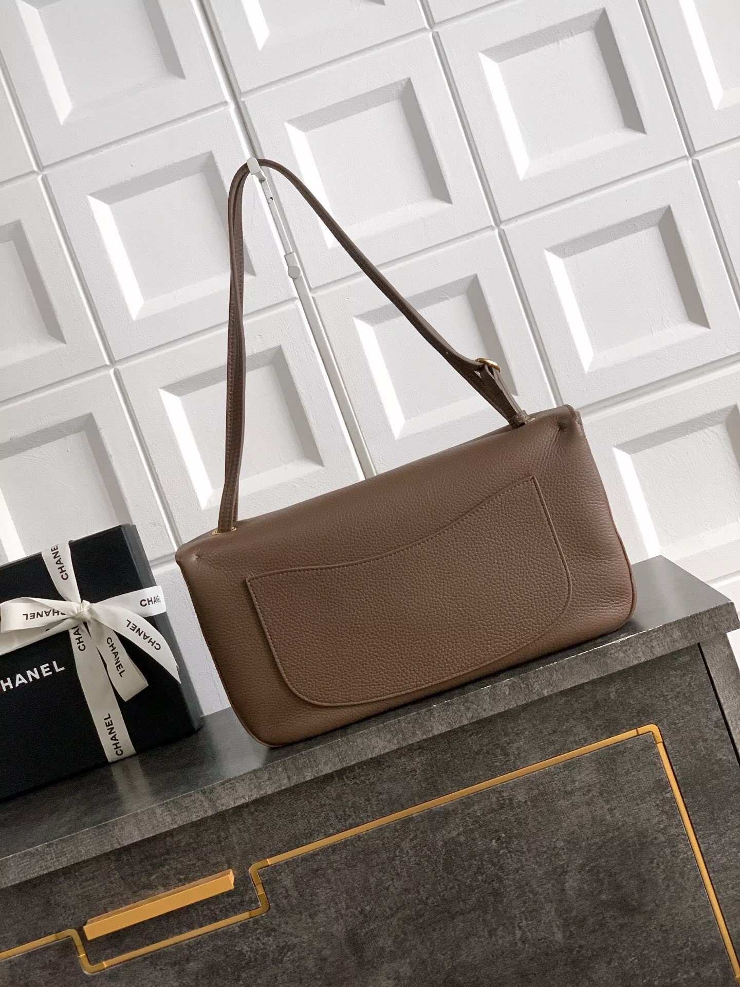 Chanel SPRING SUMMER 2026 MAXI FLAP BAG Grained Calfskin & Gold-Tone Metal AS6231 Brown Chanel SPRING SUMMER 2026 MAXI FLAP BAG Grained Calfskin & Gold-Tone Metal AS6231 Brown