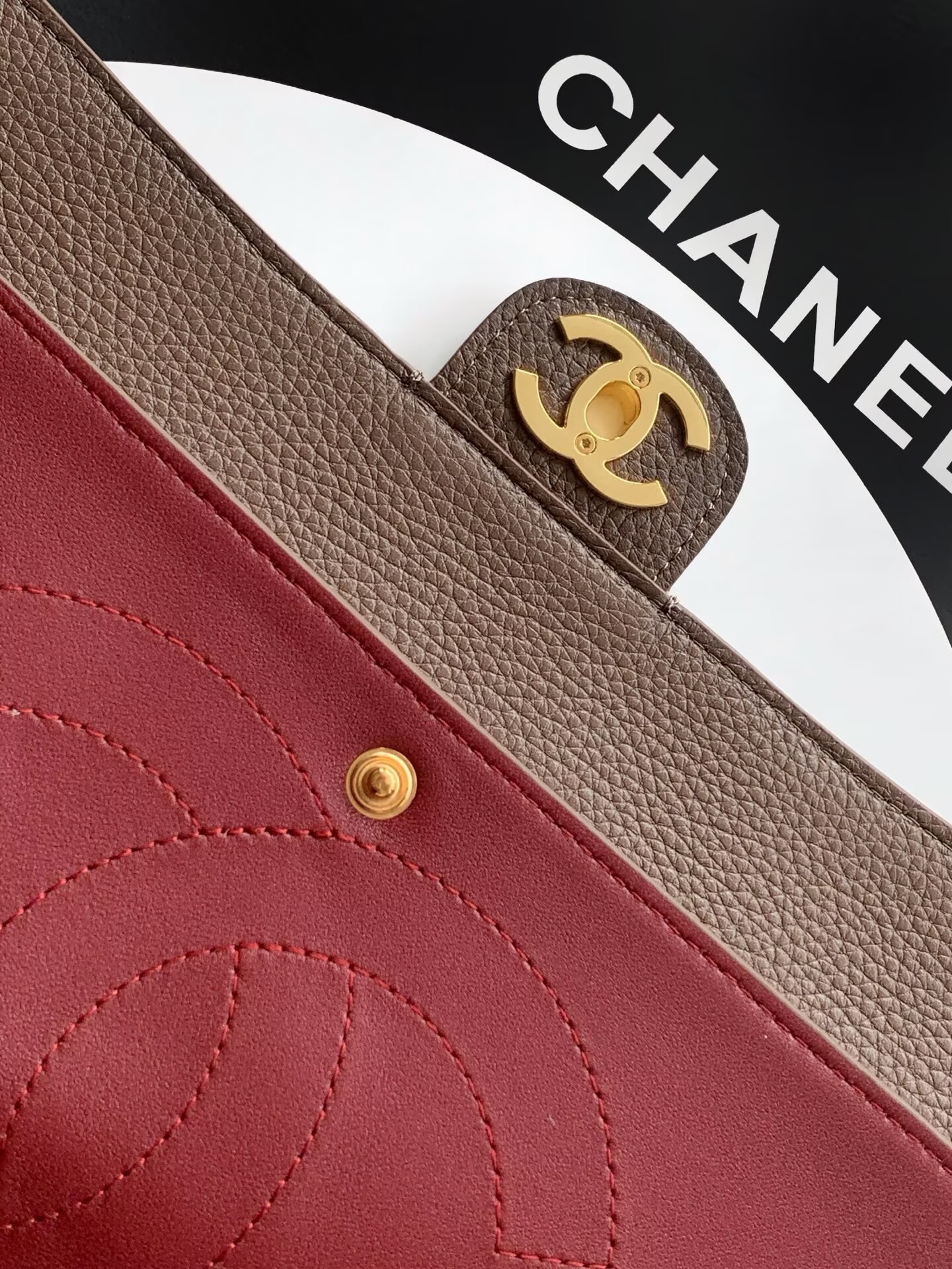 Chanel SPRING SUMMER 2026 MAXI FLAP BAG Grained Calfskin & Gold-Tone Metal AS6231 Brown Chanel SPRING SUMMER 2026 MAXI FLAP BAG Grained Calfskin & Gold-Tone Metal AS6231 Brown