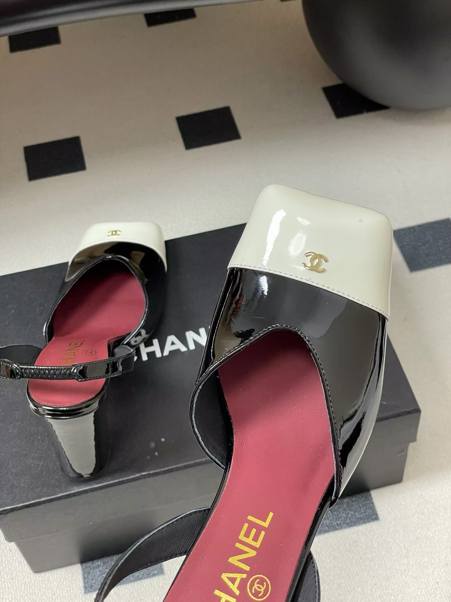 Chanel Pumps Lambskin heel G47189 White&Black Chanel Pumps Lambskin heel G47189 White&Black