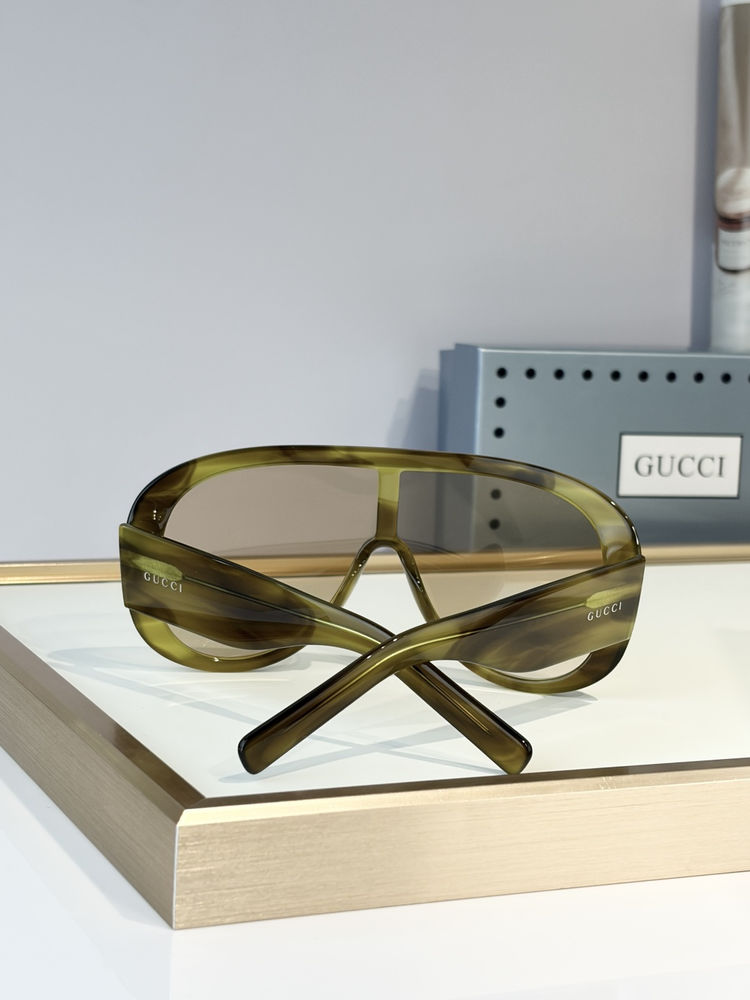 Gucci Sunglasses GUS00022-1