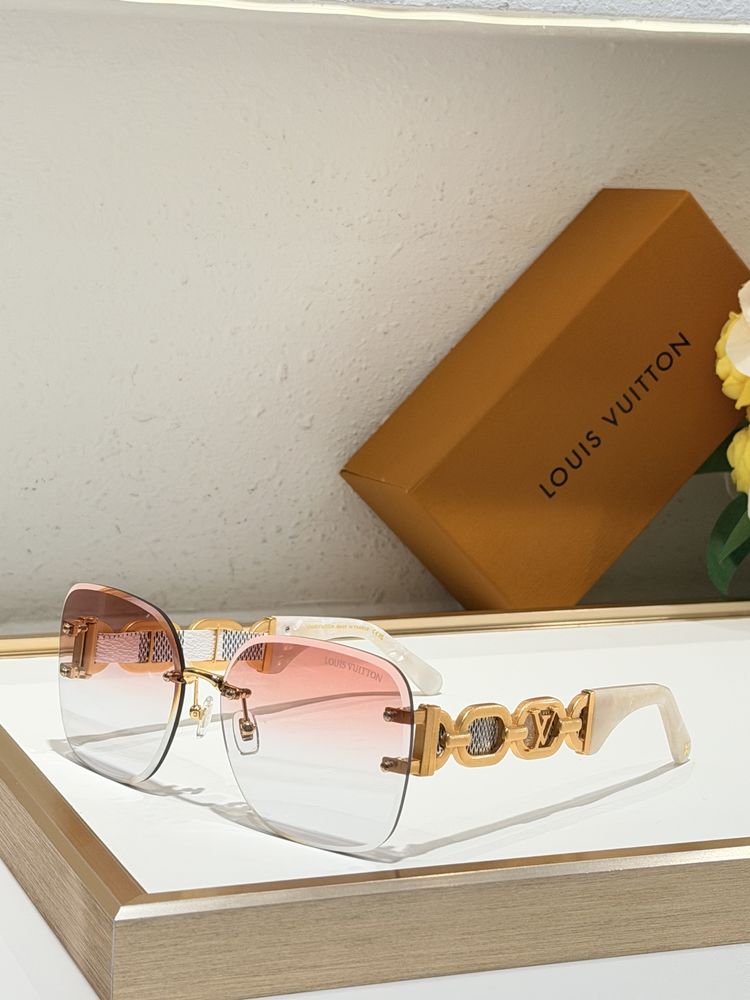 Louis Vuitton Sunglasses LVS00019-4