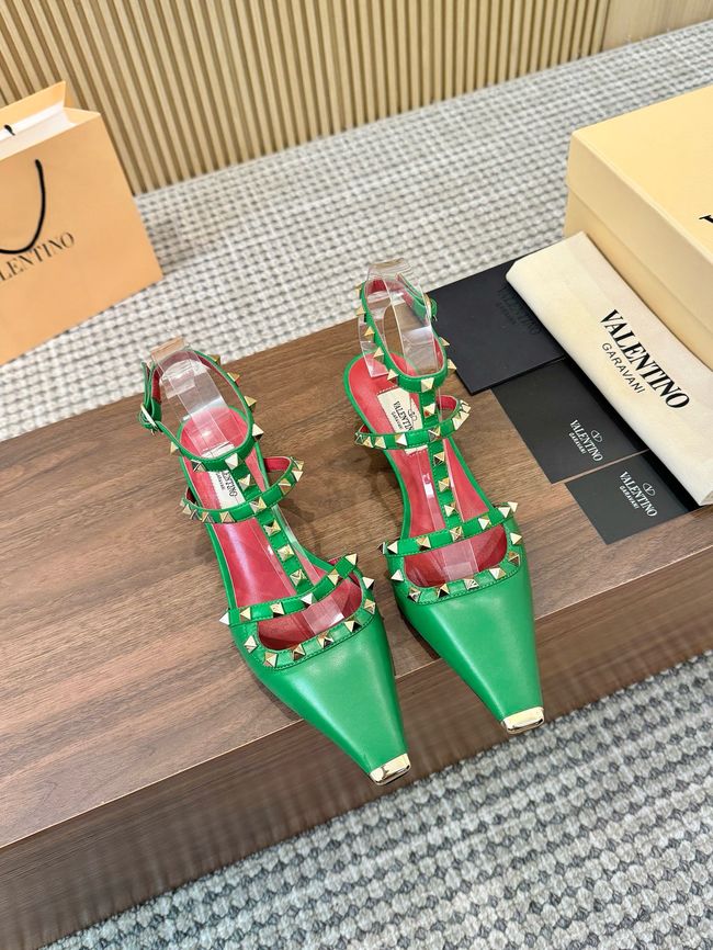 Valentino ROCKSTUD lambskin high heels 4cm 65052-2 Valentino ROCKSTUD lambskin high heels 4cm 65052-2