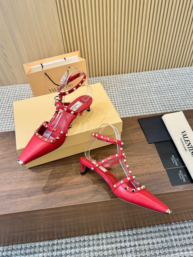 Valentino ROCKSTUD lambskin high heels 4cm 65052-1 Valentino ROCKSTUD lambskin high heels 4cm 65052-1
