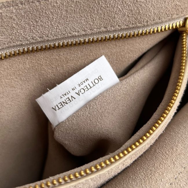 Bottega Veneta Medium Andiamo 09555 Brass finish Bottega Veneta Medium Andiamo 09555 Brass finish
