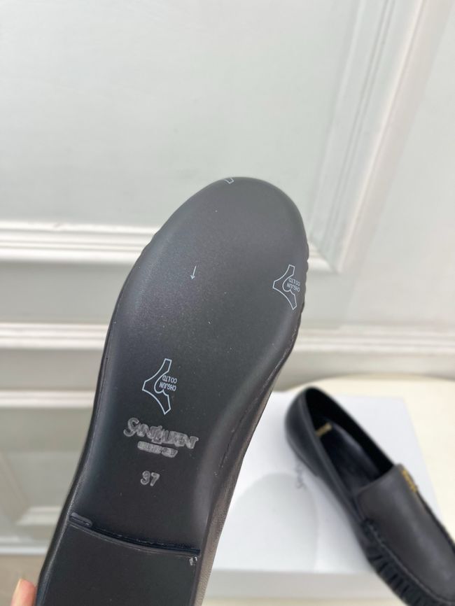 Yves saint Laurent LE LOAFER supple in shiny leather 818908-1 Yves saint Laurent LE LOAFER supple in shiny leather 818908-1