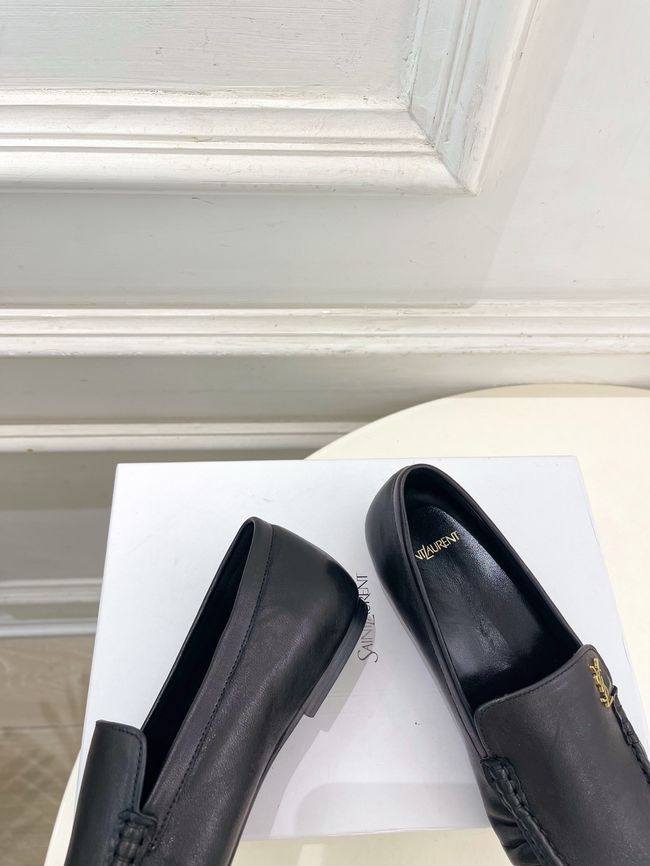 Yves saint Laurent LE LOAFER supple in shiny leather 818908-1 Yves saint Laurent LE LOAFER supple in shiny leather 818908-1