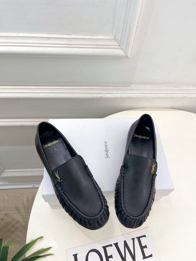 Yves saint Laurent LE LOAFER supple in shiny leather 818908-1 Yves saint Laurent LE LOAFER supple in shiny leather 818908-1