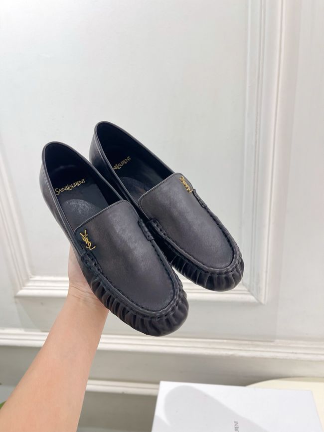 Yves saint Laurent LE LOAFER supple in shiny leather 818908-1 Yves saint Laurent LE LOAFER supple in shiny leather 818908-1