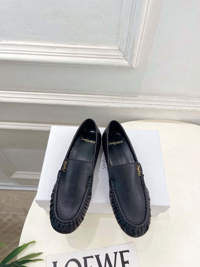 Yves saint Laurent LE LOAFER supple in shiny leather 818908-1 Yves saint Laurent LE LOAFER supple in shiny leather 818908-1