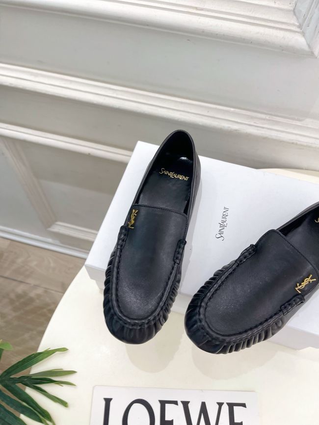Yves saint Laurent LE LOAFER supple in shiny leather 818908-1 Yves saint Laurent LE LOAFER supple in shiny leather 818908-1