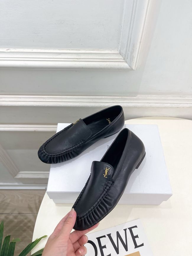 Yves saint Laurent LE LOAFER supple in shiny leather 818908-1 Yves saint Laurent LE LOAFER supple in shiny leather 818908-1