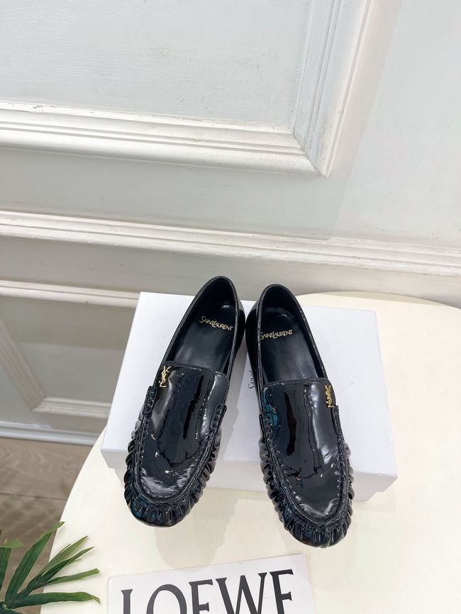 Yves saint Laurent LE LOAFER supple in shiny leather 818908-3 Yves saint Laurent LE LOAFER supple in shiny leather 818908-3