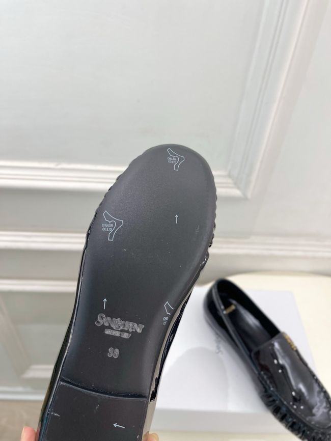 Yves saint Laurent LE LOAFER supple in shiny leather 818908-3 Yves saint Laurent LE LOAFER supple in shiny leather 818908-3