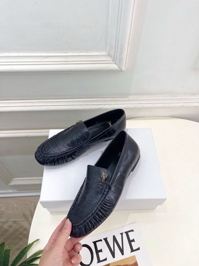Yves saint Laurent LE LOAFER supple in shiny leather 818908-8 Yves saint Laurent LE LOAFER supple in shiny leather 818908-8