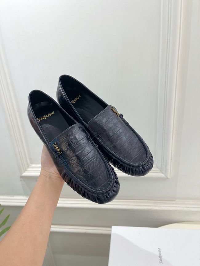 Yves saint Laurent LE LOAFER supple in shiny leather 818908-8 Yves saint Laurent LE LOAFER supple in shiny leather 818908-8