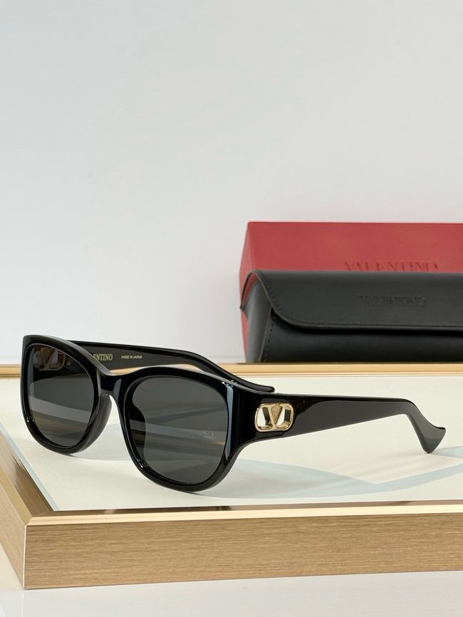 Valentino Sunglasses 821566-1 Valentino Sunglasses 821566-1