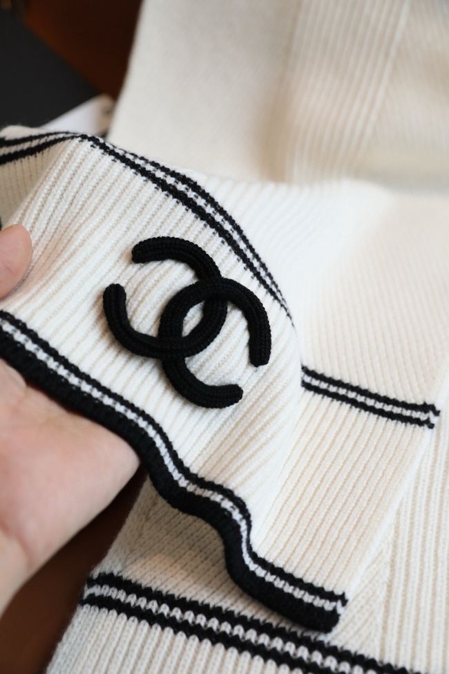 Chanel Wool & Cashmere scarf B25976-2 Chanel Wool & Cashmere scarf B25976-2