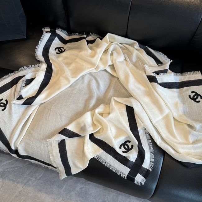 Chanel cashmere Shawl B25980 Chanel cashmere Shawl B25980