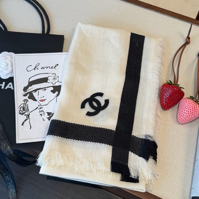 Chanel cashmere Shawl B25980 Chanel cashmere Shawl B25980
