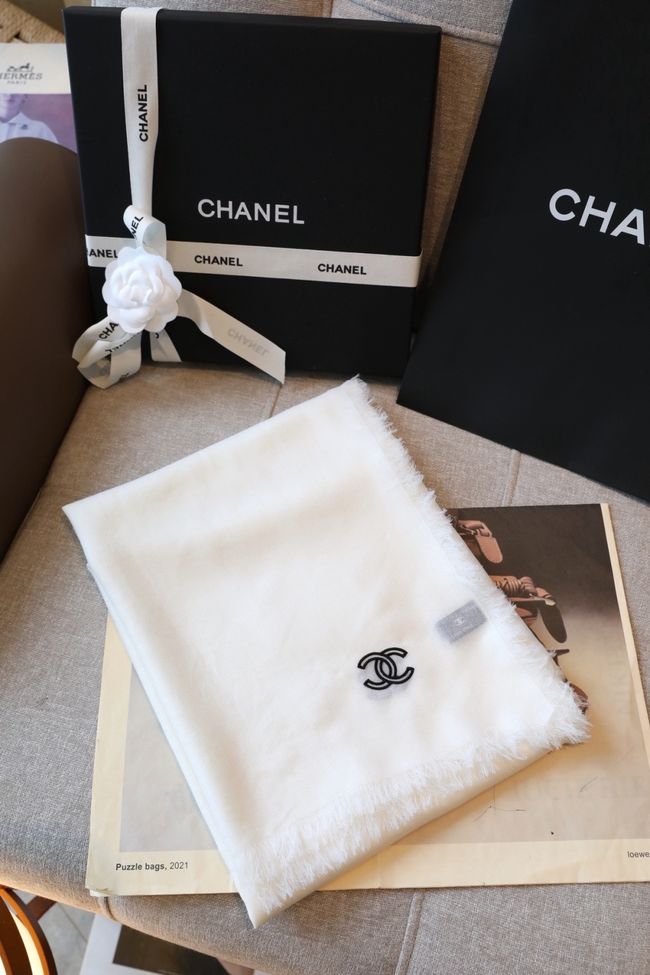 Chanel cashmere scarf B25979-1 Chanel cashmere scarf B25979-1