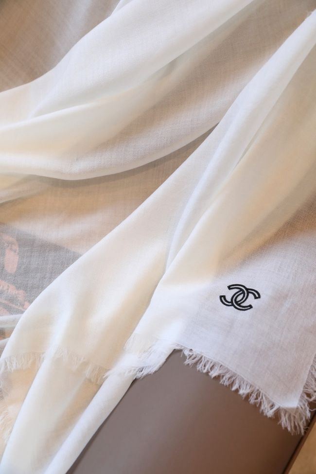 Chanel cashmere scarf B25979-1 Chanel cashmere scarf B25979-1