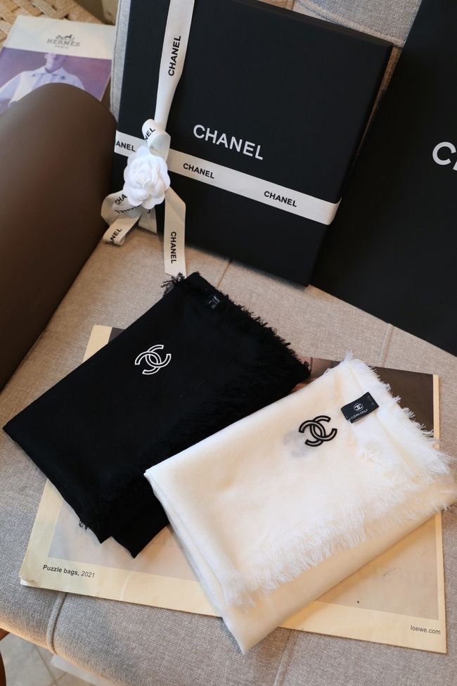 Chanel cashmere scarf B25979-1 Chanel cashmere scarf B25979-1