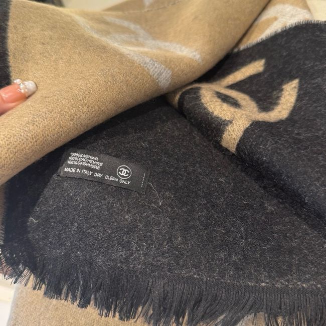Chanel cashmere scarf B25986-1 Chanel cashmere scarf B25986-1
