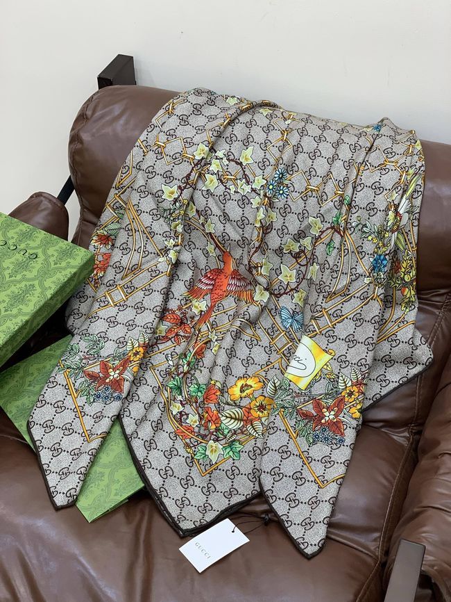 Gucci Printed GG wool silk shawl 873729-1 Gucci Printed GG wool silk shawl 873729-1