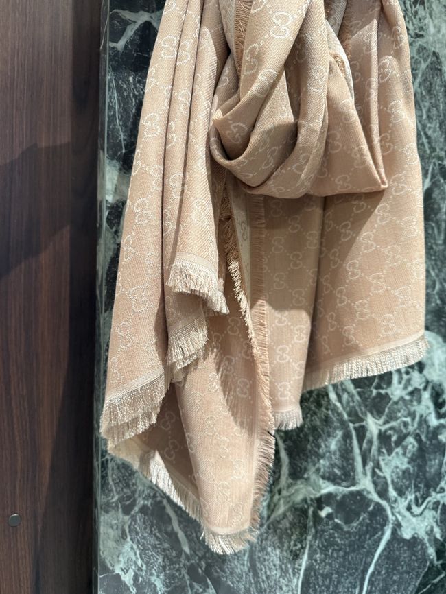 Gucci Printed GG wool silk shawl 873730-2 Gucci Printed GG wool silk shawl 873730-2