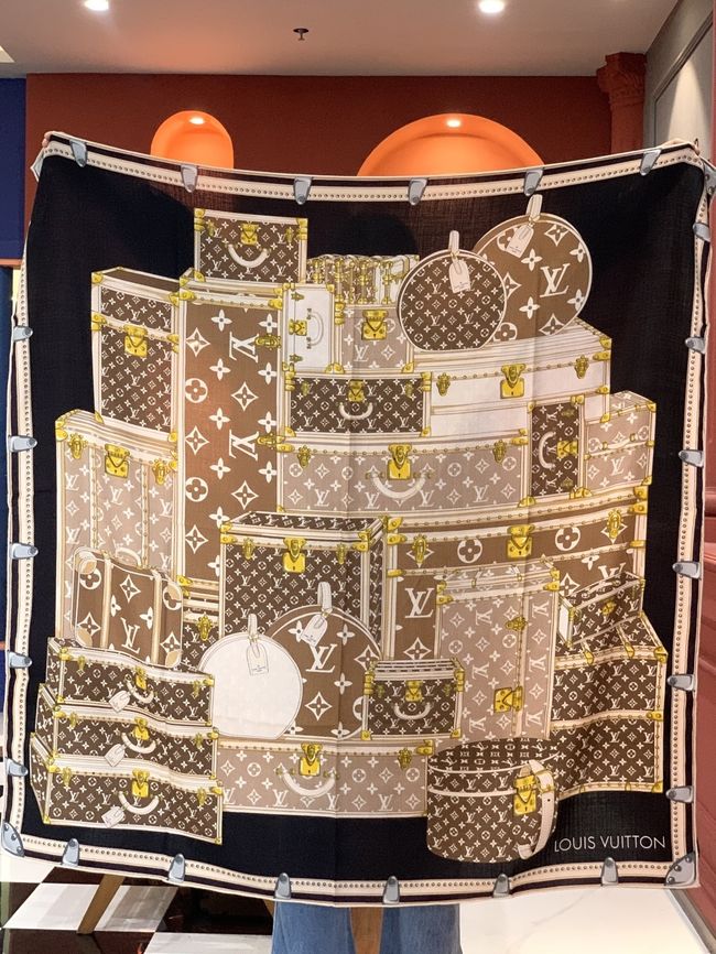 Louis Vuitton Monogram Shine Shawl M98771-1 Louis Vuitton Monogram Shine Shawl M98771-1