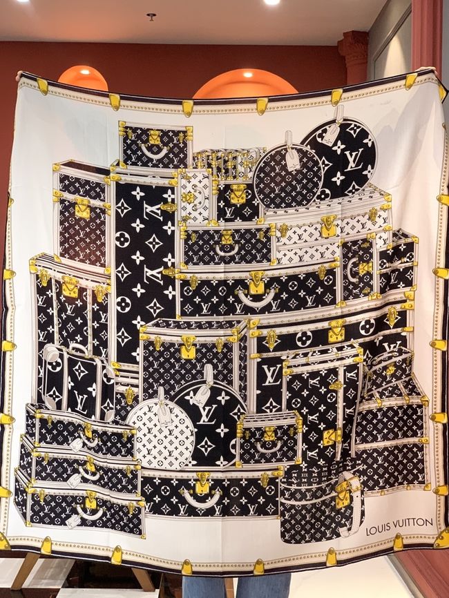 Louis Vuitton Monogram Shine Shawl M98771-2 Louis Vuitton Monogram Shine Shawl M98771-2