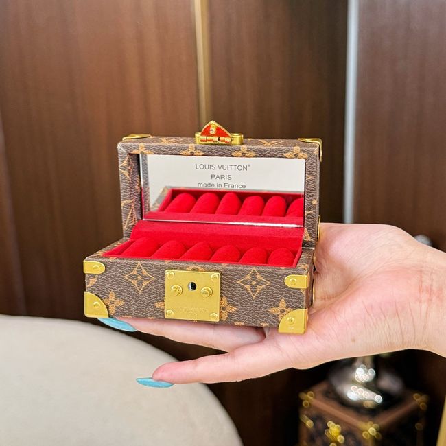 Louis Vuitton Lipstick packet M01190-2