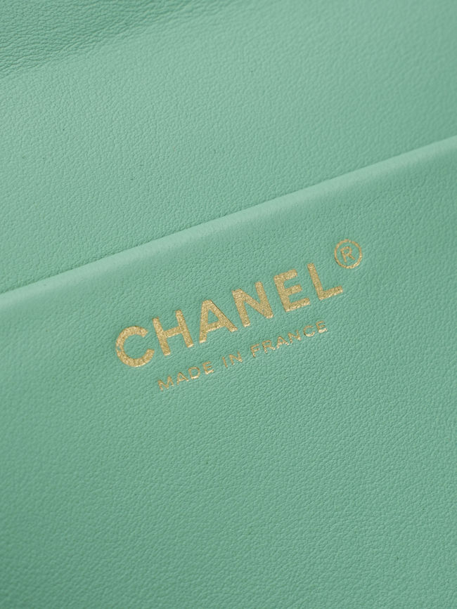 CHANEL Maxi Flapbag Suede Calfskin AS6233 Lake green CHANEL Maxi Flapbag Suede Calfskin AS6233 Lake green