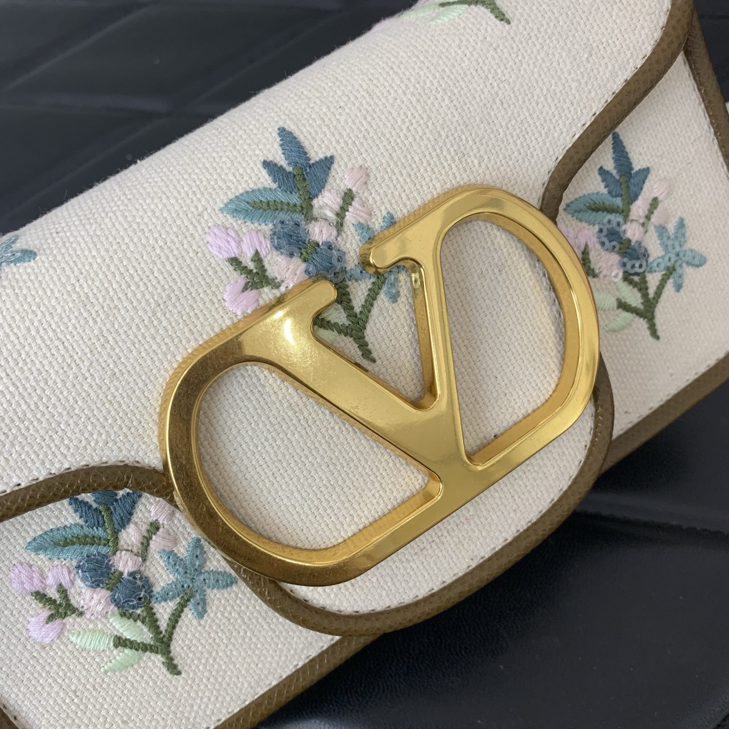 VALENTINO VLOGO SIGNATURE Floral Embroidered Mini Shoulder Bag PYE4L3