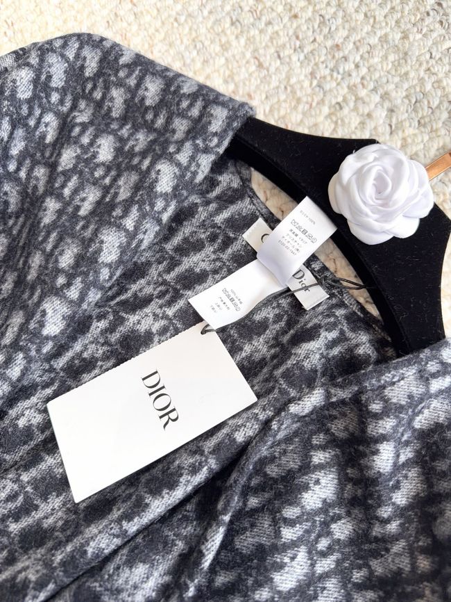 Dior Oblique Shawl Wool and Silk Jacquard I1059