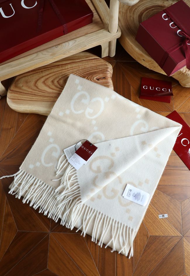 Gucci Reversible Cashmere scarf A006HK-2 Gucci Reversible Cashmere scarf A006HK-2