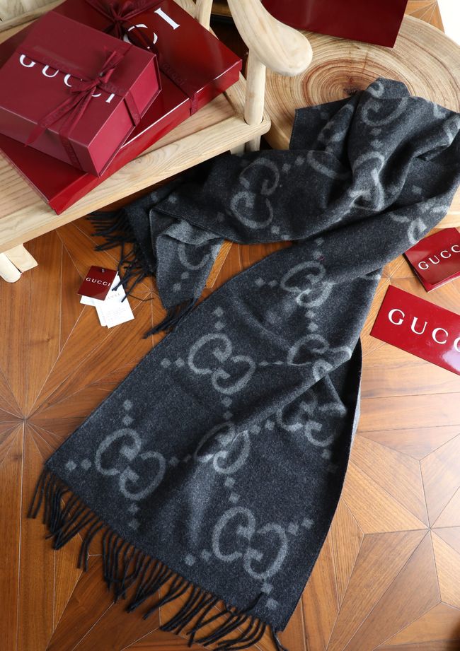Gucci Reversible Cashmere scarf A006HK-3 Gucci Reversible Cashmere scarf A006HK-3
