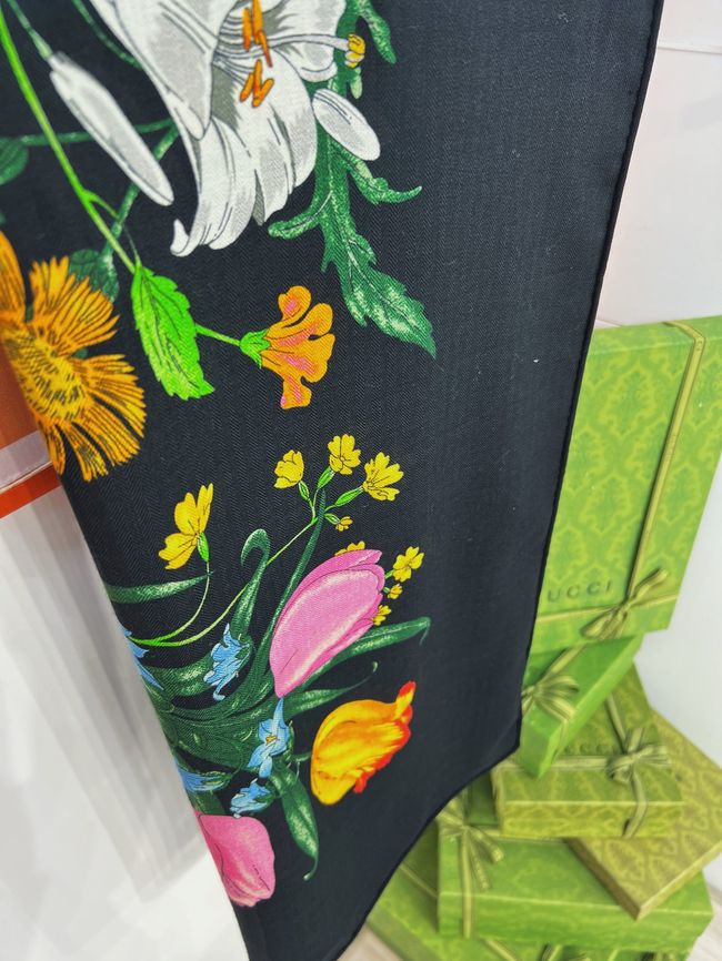 Gucci Wool and Silk Shawl A008HK-1